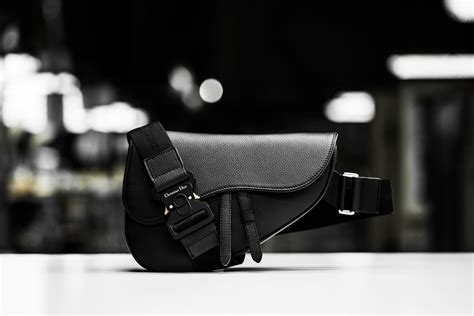 dior men saddle pouch.